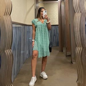 Thrifted Green Floral Flowy Dress Size Medium